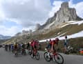 Ineos Grenadiers, die Mannschaft von Geraint Thomas, bestimmt im Peloton das Tempo
