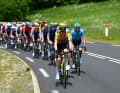 Im Peloton führt Jumbo-Visma um Jonas Vingegaard und den Gesamtführenden Christophe Laporte nach