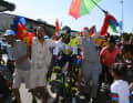 Nach dem Zielstrich wurde der eritreische Nationalheld von seinen Fans gefeiert.