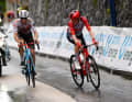 Zweiter wurde Felix Gall. Der Österreicher hatte gut zwei Kilometer vor dem Ziel aus einer Dreier-Gruppe mit Remco Evenepoel attackiert, doch im Vergleich zum Belgier konnte der Däne wieder aufschließen.