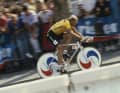 Mit wehendem Zopf in die Niederlage: Laurent Fignon beim abschließenden Zeitfahren der Tour 1989