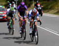 Drei Ausreißer setzen sich vom Peloton ab:  Eduardo Sepulveda (Lotto-Dstny), Ander Okamika (Burgos-BH) und David Gonzalez (Caja Rural)
