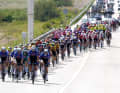 Im Peloton kontrolliert Alpecin-Deceuninck für Top-Sprinter Kaden Groves das Geschehen