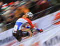 Puck Pieterse auf dem Weg zum 1. Platz beim UCI World Cup Cyclo-Cross der Frauen in Zonhoven, Belgien.