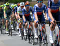Im Peloton sorgten die beiden Teams Jayco-AlUla und Bora-Hansgrohe für die Nachführarbeit