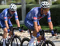 Zu dieser gesellten sich kurze Zeit später zwei Fahrer von Alpecin-Deceuninck, unter anderem der Deutsche Henri Uhlig (hinten)