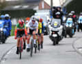 Nach einer Tempoverschärfung der Belgierin waren kurz vor dem Ziel vier Fahrerinnen vorne: Elisa Longo Borghini, Shirin van Anrooij, Marianne Vos und Kopecky selbst
