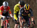 36 Kilometer vpor dem Ziel wurde das Trio gestellt. An den letzten Anstiegen bis zum Ziel testete Remco Evenepoel die Konkurrenz um die Gesamtwertung, die aber alle Angriffe parierte.