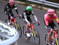 Am einzigen kategorisierten Anstieg des Tages machte das Team EF Education EasyPost Tempo und räumte alle Bergpunkte ab