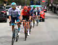 Zum Iren gesellten sich wenig später fünf weitere Fahrer, die maximal zwei Minuten Vorsprung vom Peloton bekamen