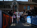 Der Startschuss für Mailand-San Remo 2024 fiel in Pavia. Mit dabei war auch Top-Star Mathieu van der Poel