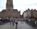 Los ging es beim Klassiker Brügge-De Panne 2024 auf dem Marktplatz Brügges