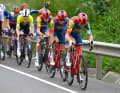 Im Peloton wurde jedoch hart gearbeitet, sodass lange Zeit keine Spitzengruppe des Tages zustande kam