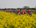 Los ging das Frauenrennen von Paris-Roubaix 2024 in Denain, auf die Fahrerinnen warteten 149 hektische Kilometer
