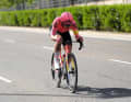 Circa sechs Kilometer vor dem Ziel setzte sich Kristen Faulkner vom Team EF Education-Cannondale an die Spitze, ...