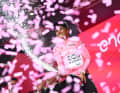 Das erste Rosa Trikot der Rundfahrt der Rundfahrt ist immer ein besonderes. In diesem Jahr aber noch eine Spur mehr. Es ging an Jhonatan Narvaez und war damit das einzige, das nicht Tadej Pogacar gehörte.