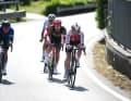 Eine zweite Gruppe mit (v.l.) Enzo Paleni, Andrea Pietrobron, Michael Valgren und Benjamin Thomas löste sich nach einem Zwischensprint etwa 80 Kilometer vor dem Ziel.