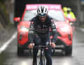Alaphilippe hängt seine Begleiter im ersten Anstieg des Tages ab