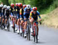 Die Nachführarbeit im Peloton machten Lidl-Trek und Soudal - Quick Step. Zu jeder Zeit kontrollierten sie den Abstand zu den Ausreißern