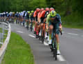 Den Vosprung ließ das Peloton nicht über fünf Minuten ansteigen. Auch, weil Bora-Hansgrohe immer wieder die Nachführarbeit übernahm