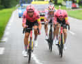 Neilson Powless, Stefan Bissegger (beide EF Education EasyPost) und Jonas Abrahamsen (Uno-X Mobility) bildeten zunächst die Fluchtgruppe des Tages.