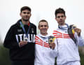 Die Medaillengewinner des olympischen Zeitfahrens von Paris 2024: Remco Evenepoel (Mitte), Filippo Ganna (links) und Wout van Aert (rechts)
