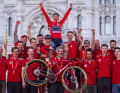 Primoz Roglic und Red Bull-Bora-Hansgrohe feiern den Gesamtsieg.