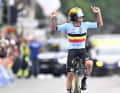 Noch vor der Ziellinie durfte Remco Evenepoel den Sieg im Zeitfahren bei der Rad-WM 2024 bejubeln