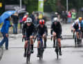 20 Kilometer vor dem Ziel schlossen dann Demi Vollering (vorne), Elisa Longo Borghini (Mitte) und Liane Lippert (rechts) zur Spitze auf