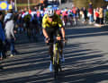 Aus dem Peloton heraus attackierte mehrfach Wout van Aert, der sich bei Kuurne-Brüssel-Kuurne etwas vorgenommen hatte. Seine Attacken waren aber nicht von Erfolg gekrönt