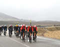 INEOS Grenadiers macht das Rennen schwer und nimmt das Peloton auf die Windkante