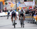 Im Schlusssprint setzte sich Primoz Roglic vor Juan Ayuso durch.