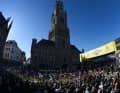 Die Flandern-Rundfahrt 2025 startete in Brügge unter sonnigen Bedingungen