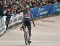 Mathieu van der Poel gewinnt Paris-Roubaix 2025 und feiert damit den dritten Sieg bei der "Königin der Klassiker" hintereinander