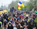 Bei Paris-Roubaix werden die Fahrer wie gewohnt von zahllosen Fans angefeuert