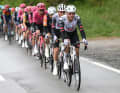 Im Peloton war es zu großen Teilen das UAE Team Emirates - XRG, das die Ausreißer an der kurzen Leine hielt