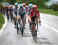 Im Schlussanstieg übernahm dann das Team Lotto vorerst das Kommando und sorgte dafür, dass zahlreiche Fahrer aus dem Peloton herausfielen