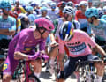 Auf der 8. Etappe des Giro d'Italia 2025 ging Primoz Roglic (rechts) als Gesamtführender ins Rennen