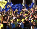 In Feierlaune: Die Fans empfingen die Tour-Teilnehmer begeistert
