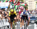 Im Sprint einer Vierergruppe dahinter um Rang drei setzte sich Maxim Van Gils gegen Tiesj Benoot durch.