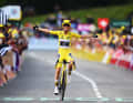Pauline Ferrand-Prevot (Visma | Lease a Bike) holt sich den Etappensieg der 9. Etappe.