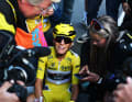 Pauline Ferrand-Prevot (Visma | Lease a Bike) feiert den Gewinn der Tour de France Femmes.