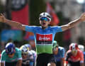 Arnaud De Lie (Lotto) gewinnt die 5. Etappe und die Gesamtwertung der Renewi Tour.