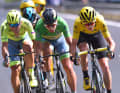 Tour de France 2016, 11. Etappe: Sagan (2. Position) im Grünen Trikot und Chris Froome (1. Position) im Gelben Trikot zerlegen das Peloton auf einer Windkante