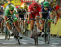 2016 startete das Peloton ebenfalls in Moirans-en- Montagne – und Peter Sagan (Grünes Trikot) siegte beim Sprint in Bern