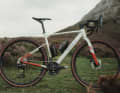 Das BH GravelX Alu lehnt sich optisch an das Carbonmodell an, ist aber komfortabler konzipiert