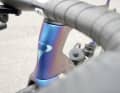 Die "Nase" am Steuerrohr, die auch das Specialized Tarmac SL8 charakterisiert, ist filigraner.