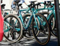 Der Hoffnungsträger der Franzosen fährt auf einem Bianchi Oltre RC in Sonderlackierung