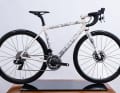 Kunstvoll gestaltetes Einzelstück: Das Rennrad mit ... 