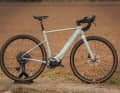 Die Gravel-Version des Lande mit Drop-Bar, Bosch SX und Sram Apex Eagle 12-fach-Antrieb kostet 4299 Euro.